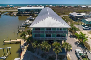 Bayfront spacious condo, steps to white sands